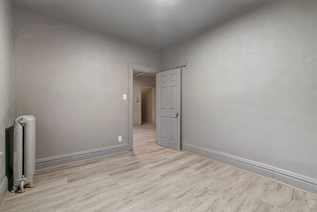 Building Photo - 512 S Millvale Ave