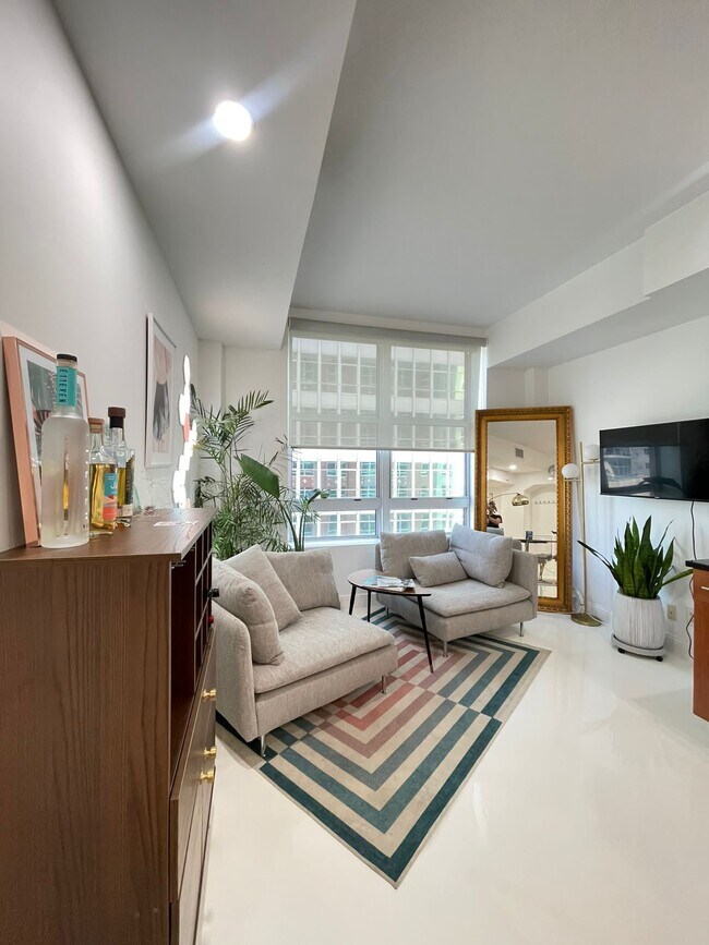 Building Photo - 111 E Flagler St