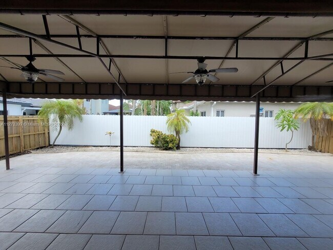 Building Photo - 1150 SW 154th Ave