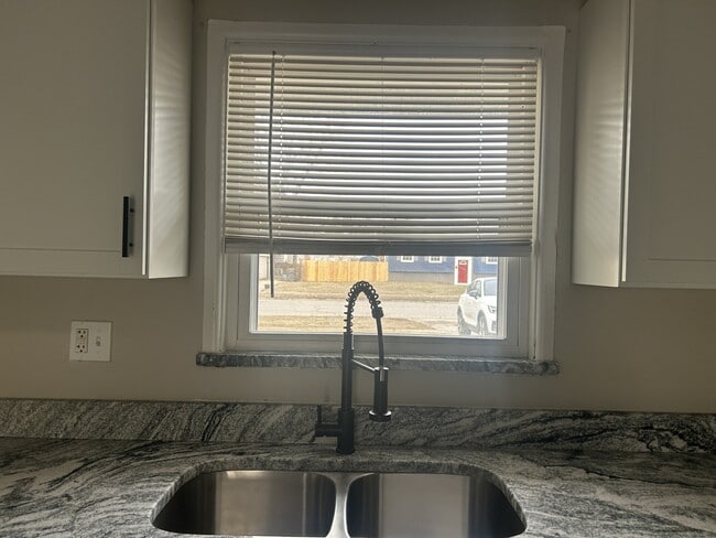 Building Photo - 5707 Gateway Dr