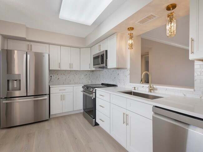 Building Photo - 7380 S Oriole Blvd