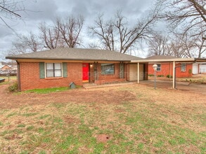 Building Photo - 409 E Hill Dr