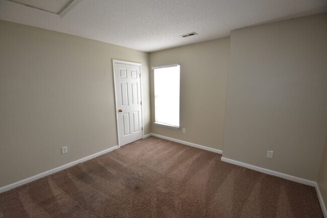 Building Photo - 2074 Chapel Creek Rd SW