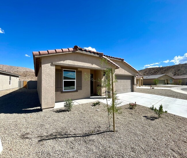 Building Photo - Beautiful New 3 Bedroom Home in the New Ra...