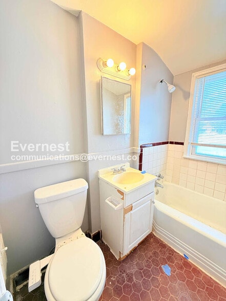 Building Photo - 17143 Ontario St