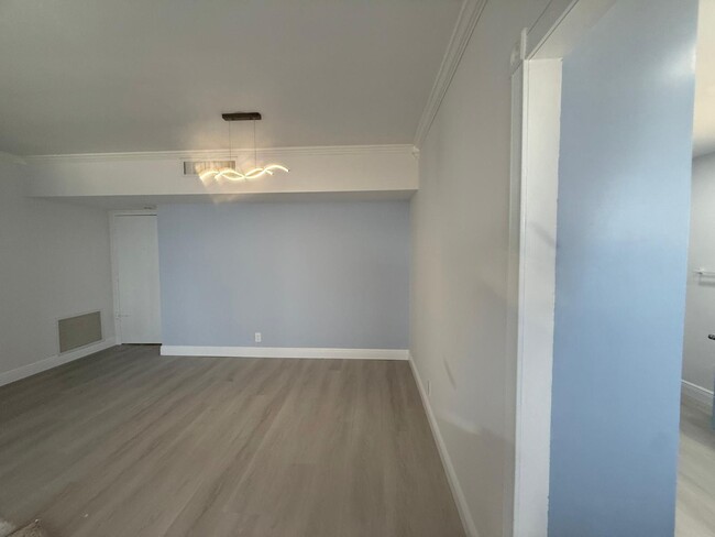Building Photo - 405 N Ocean Blvd