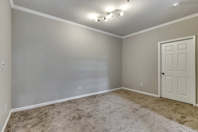 Building Photo - 1423 Canterfield Pkwy W