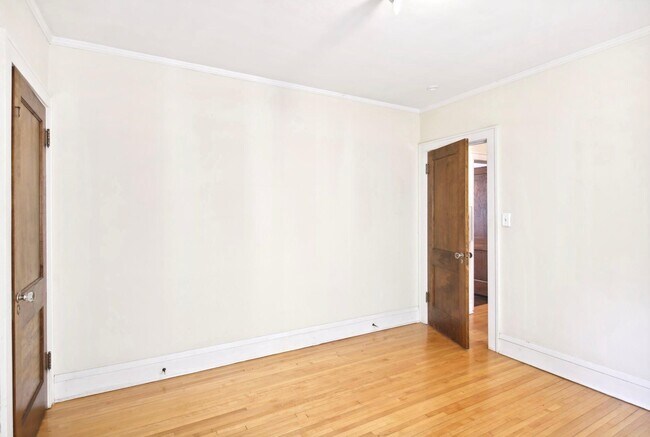 Building Photo - 4542 Grand Ave S