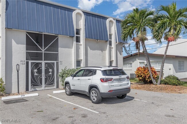 Building Photo - 4912 Vincennes St