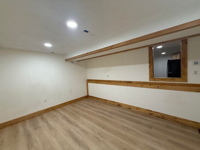 Building Photo - 192 Dorrs Corner Rd