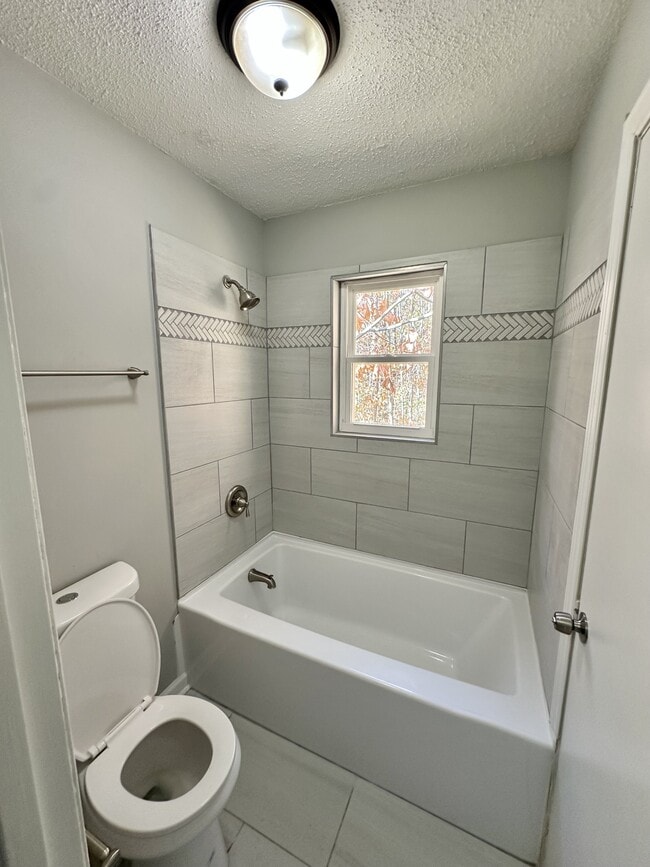 Building Photo - 1825 5th Way NW