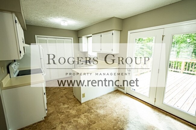 Building Photo - 300 Truelove Ln