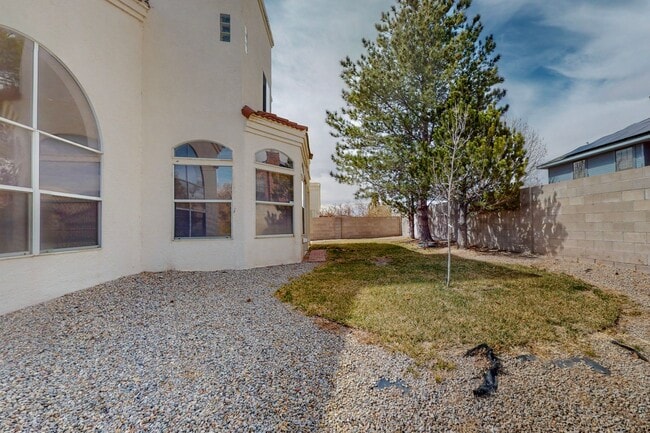 Building Photo - 2 story 4 bedroom