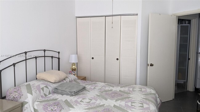 Building Photo - 15509 N Miami Lakeway