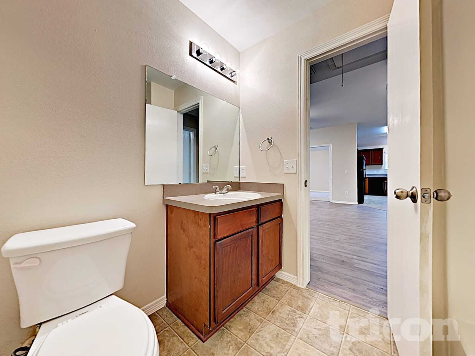 Building Photo - 110 N Golden Oak Dr