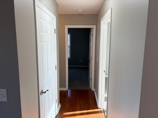 Building Photo - 5012 S Cross Point Ct