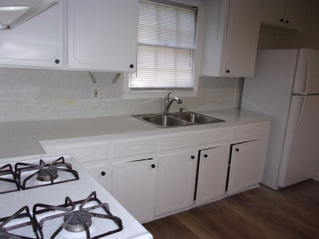 Building Photo - 202 Shurley St