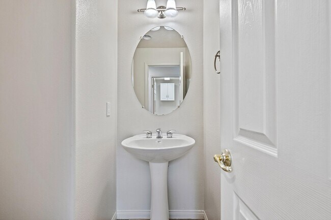 Building Photo - 84126 Canzone Dr