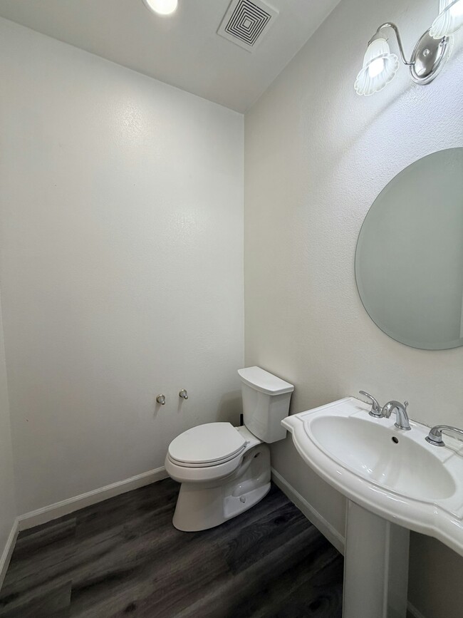 Building Photo - 2726 Marshall Ct