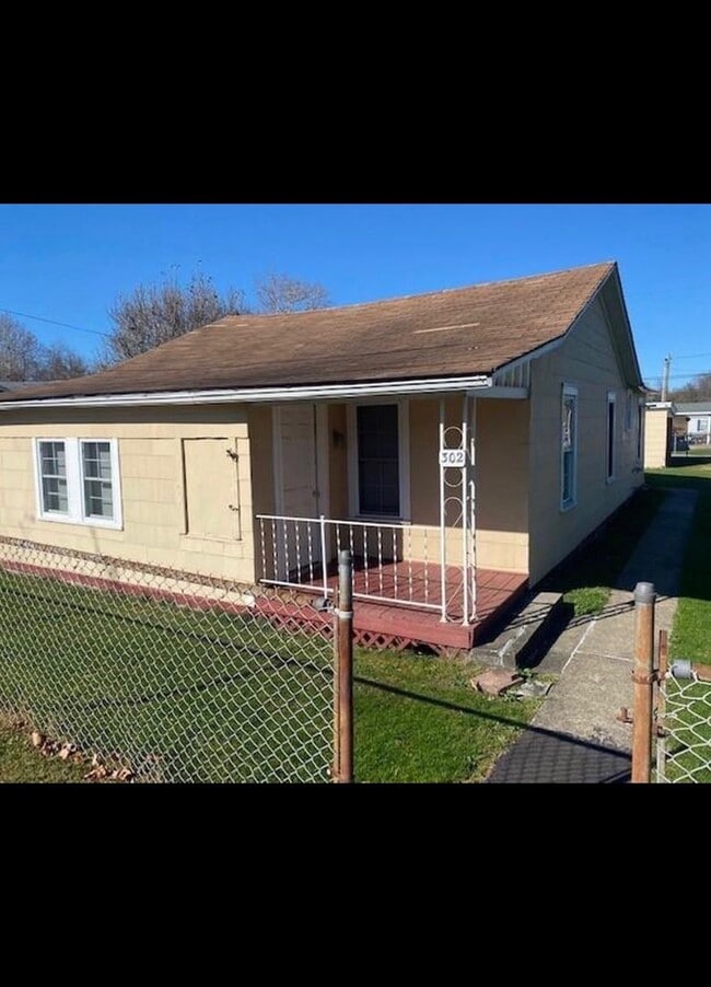 Primary Photo - 302 Center Ave