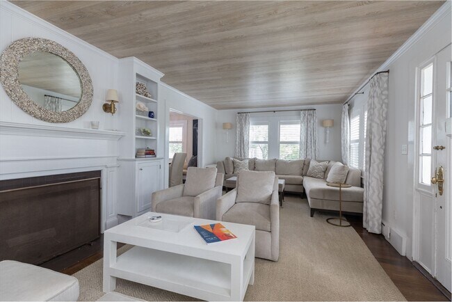 Building Photo - 7 N Beach St