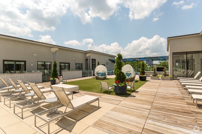 Building Photo - Infinity at the Park