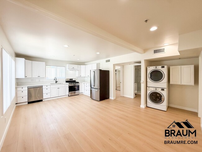 Primary Photo - 1415 Centinela Ave