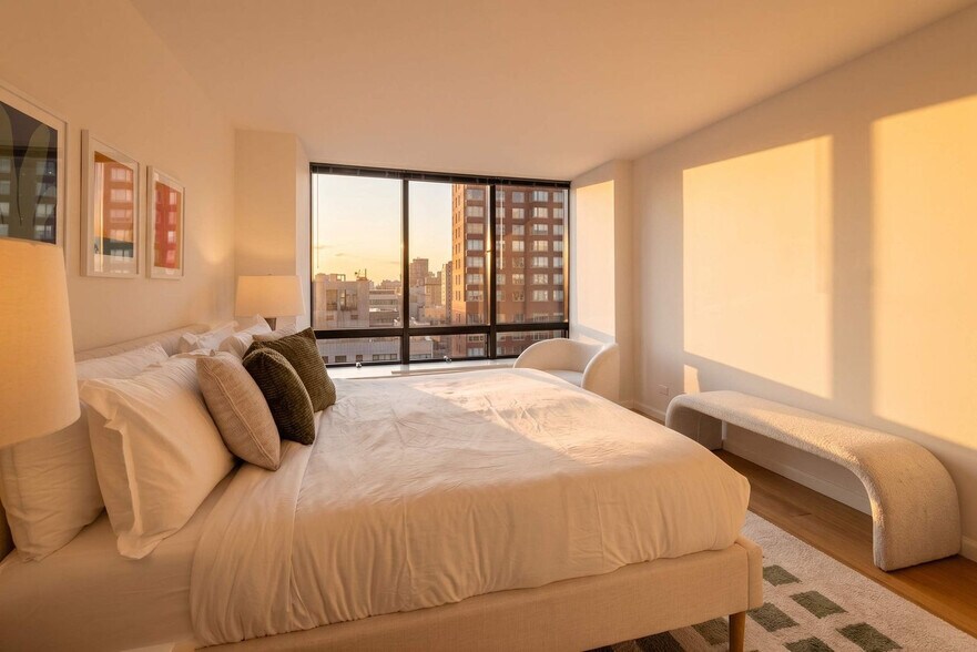 Building Photo - 525 E 72nd St