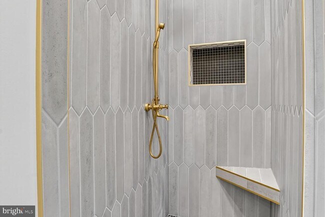 Building Photo - 5553 Little Falls Rd