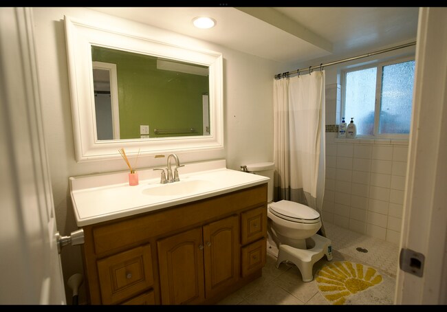 Building Photo - 303 Quebec St