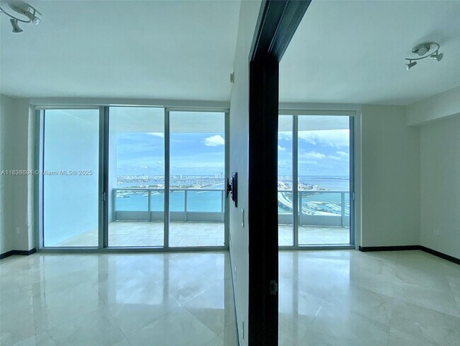 Building Photo - 900 Biscayne Blvd