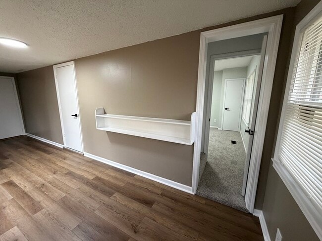 Building Photo - Move in Special - 3bed 2 bath in KCK off Turner and I-635