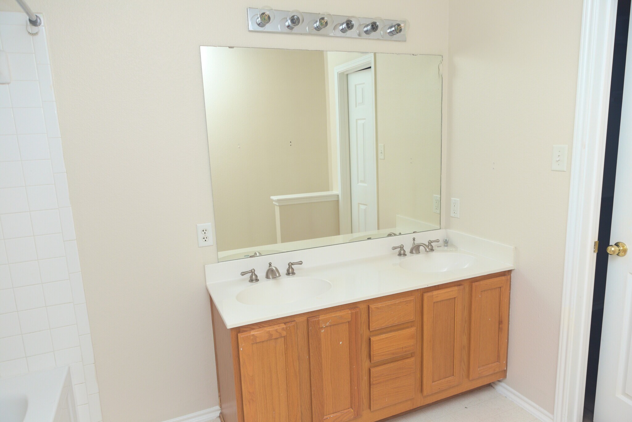 Building Photo - 1600 Quarry Dr