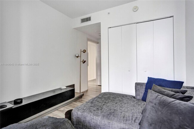Building Photo - 801 S Miami Ave