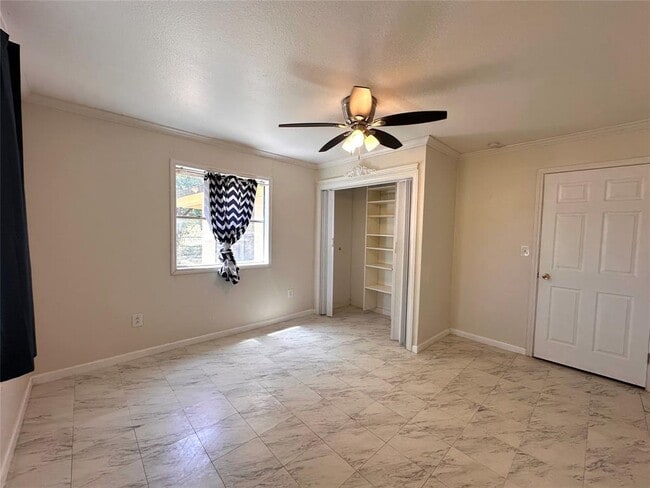 Building Photo - 400 Sun Bonnet Dr