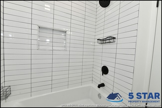 Building Photo - 3217 Wedgewood Dr