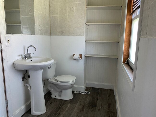 Building Photo - 1212 Evergreen Ave