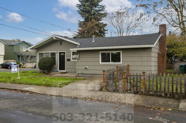 Building Photo - 3+ Bedroom House w/ Large Backyard - Southeast Portland!