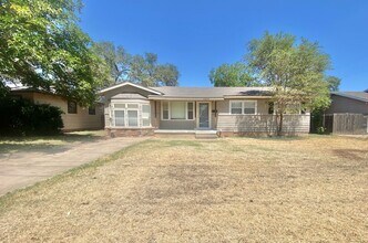 Building Photo - Move in special - second month’s rent is f...