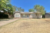 Building Photo - Great rental near center of Lubbock now av...