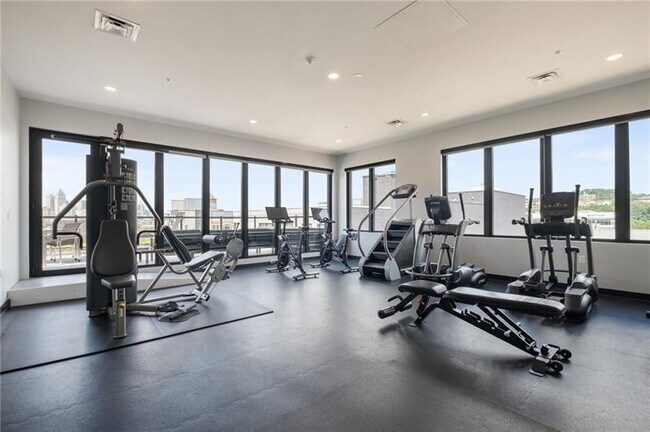 Building Photo - 2545 Penn Ave