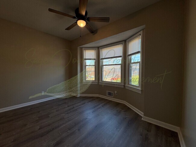 Building Photo - TOWNHOUSE IN BLUE SPRINGS!!!