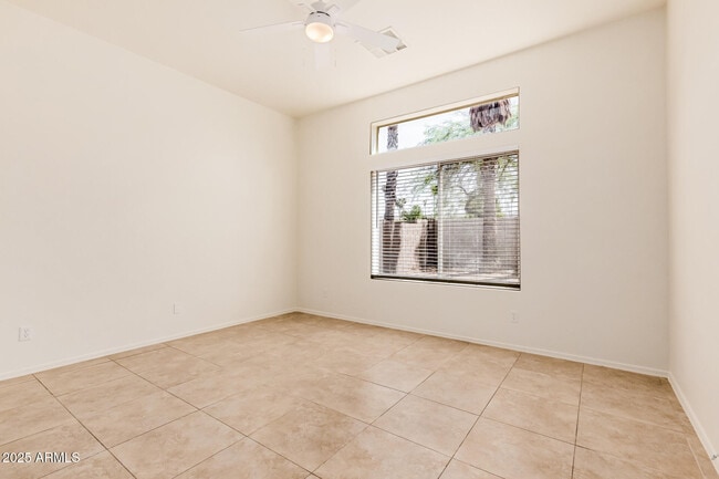 Building Photo - 515 E St Kateri Ln