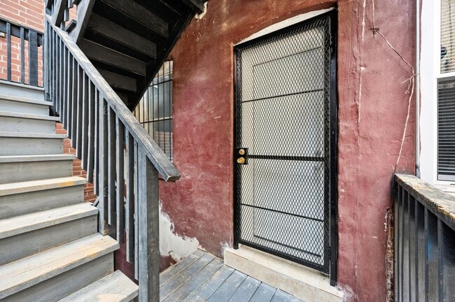 Building Photo - 1341 N Ashland Ave