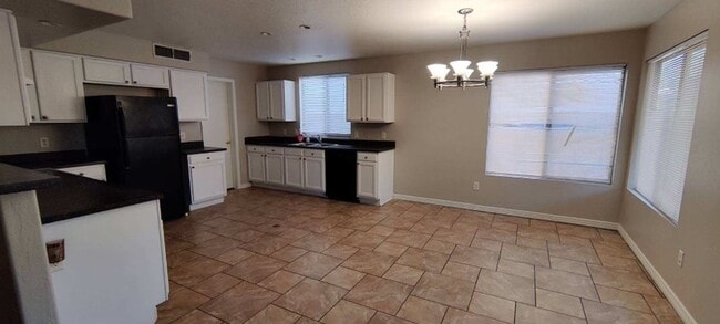Building Photo - 1385 E Betsy Ln