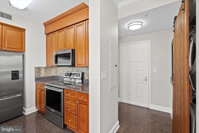 Building Photo - 3101 N Hampton Dr