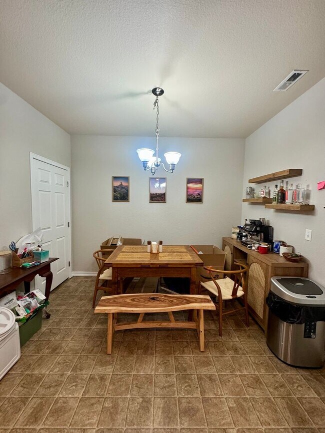 Building Photo - Updated Townhome in North Colorado Springs