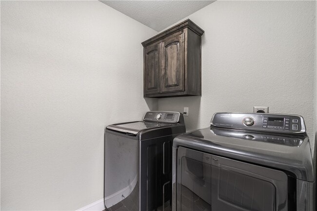 Building Photo - 457 Harper Dr
