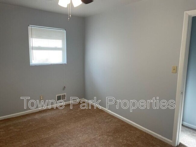 Building Photo - 1753 Davidson Dr