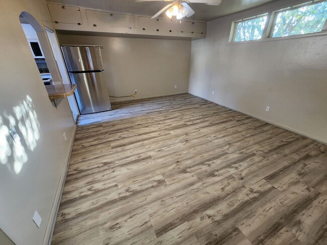 Building Photo - Centrally located unit